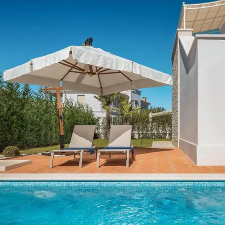 וילה Vabriga Sleeps 8 With Pool Air Con And Wifi Tar-Vabriga